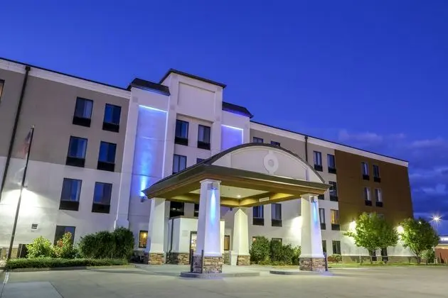 Holiday Inn Express Fargo West Acres