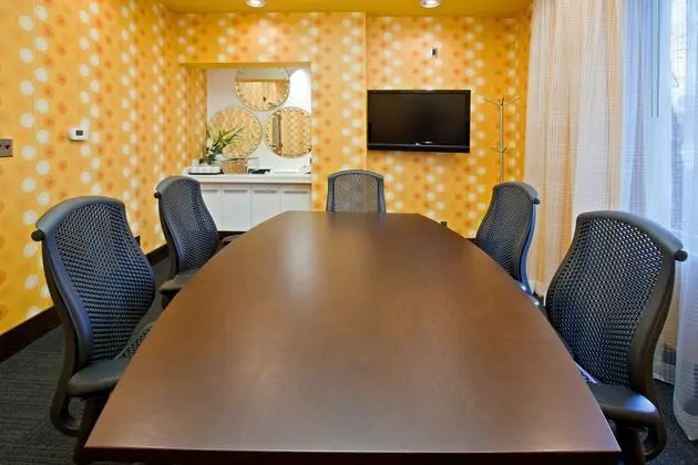Holiday Inn Express Fishers - İş / Konferans