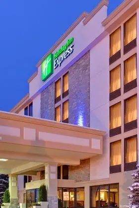 Holiday Inn Express Flint-Campus Area