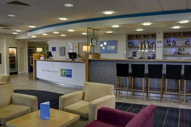Holiday Inn Express Folkestone - Channel Tunnel - Bar