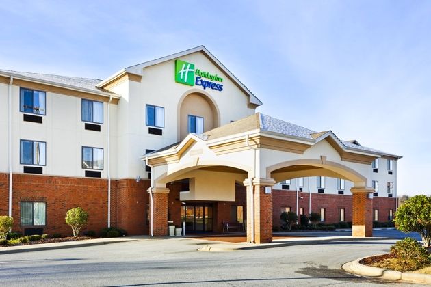 Holiday Inn Express Forest City
