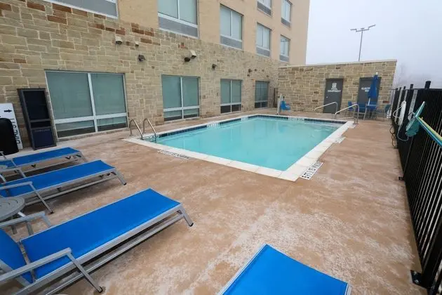 Holiday Inn Express Forney - Havuz