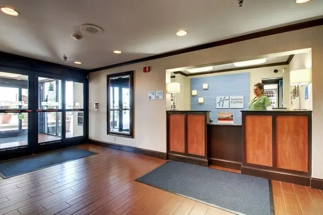 Holiday Inn Express Fort Campbell-Oak Grove - Dış Mekan