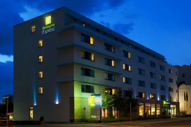 Holiday Inn Express Frankfurt Messe, an IHG Hotel - Genel