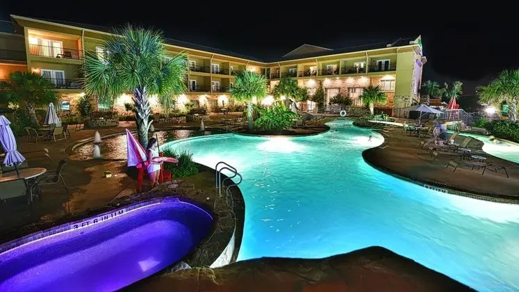 Holiday Inn Express Fredericksburg - Havuz