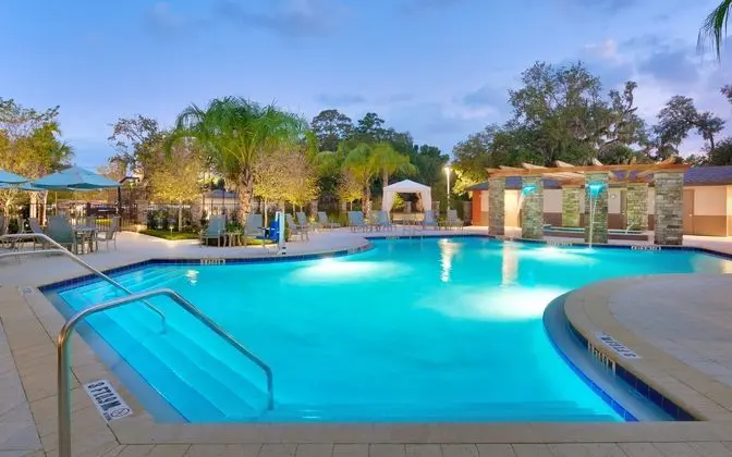 Holiday Inn Express Gainesville SW - Havuz