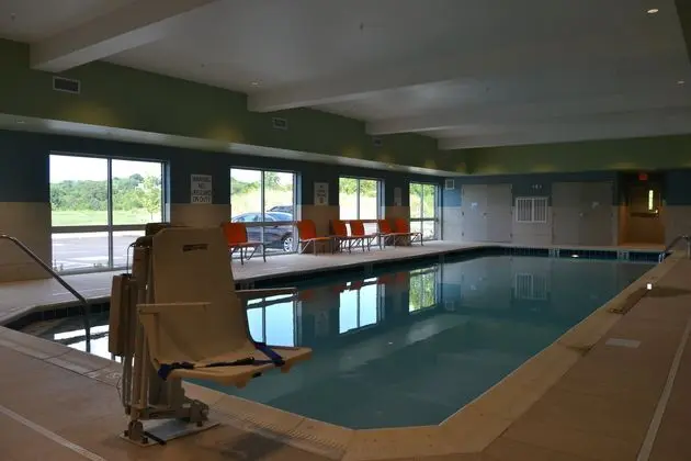 Holiday Inn Express Goodlettsville-Nashville Area - Havuz