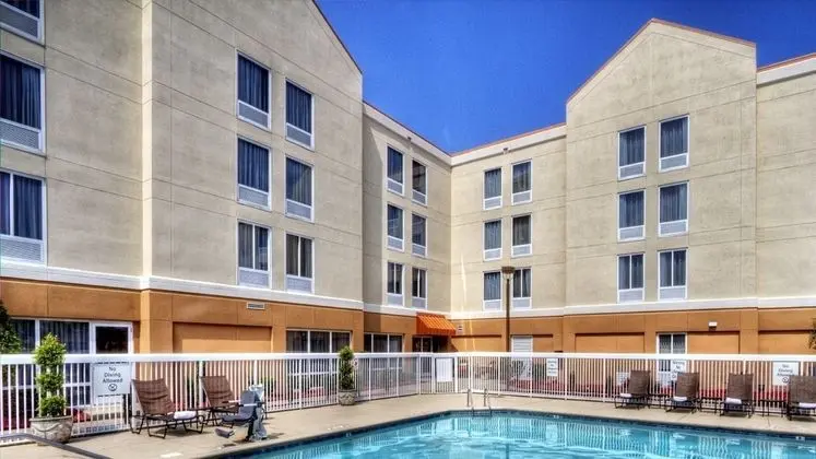 Holiday Inn Express Greenville - Havuz