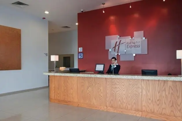 Holiday Inn Express Guadalajara Iteso - Lobi