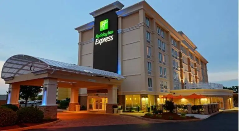 Holiday Inn Express Hampton - Coliseum Central