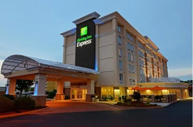 Holiday Inn Express Hampton - Coliseum Central