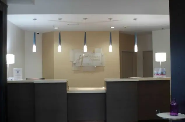Holiday Inn Express Hickory - Hickory Mart - Dış Mekan