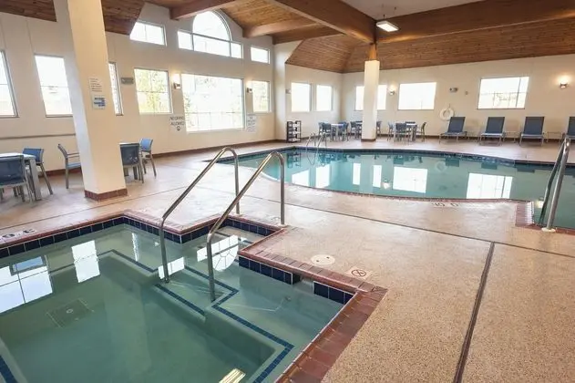 Holiday Inn Express Houghton-Keweenaw - Havuz