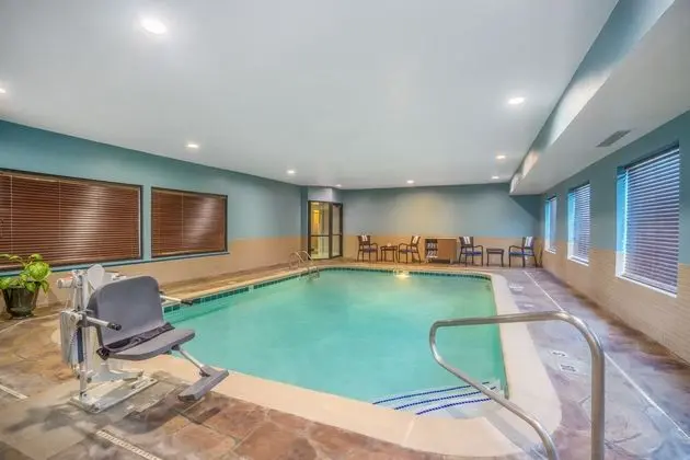 Holiday Inn Express Howe Sturgis, Mi - Havuz