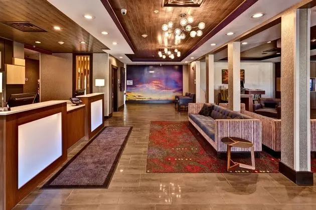 Holiday Inn Express Hutchinson - Dış Mekan