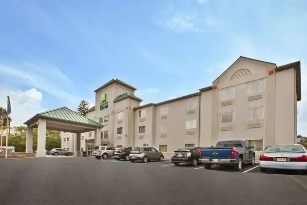 Holiday Inn Express Irwin Pa Tpk Exit 67