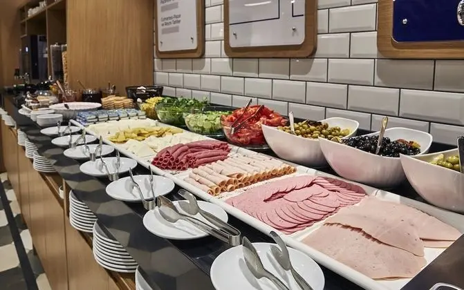 Holiday Inn Express Istanbul - Atakoy Metro, an IHG Hotel - Yerinde Yemek