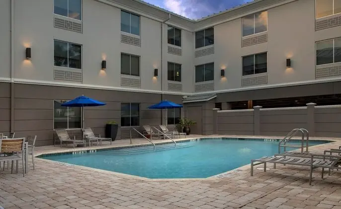 Holiday Inn Express Jacksonville Beach - Havuz