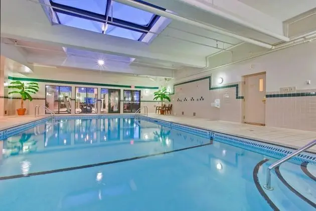 Holiday Inn Express Kamloops - Havuz