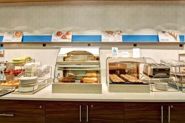 Holiday Inn Express Kamloops - Yeme / İçme