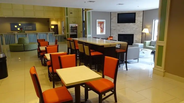 Holiday Inn Express Kansas City - Bonner Springs - Dış Mekan