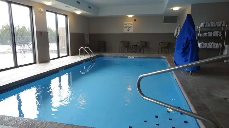 Holiday Inn Express Kansas City - Bonner Springs - Havuz