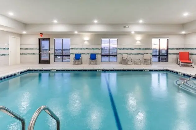 HOLIDAY INN EXPRESS Kearney - Havuz