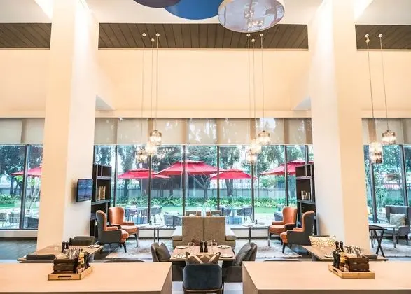 Holiday Inn Express Kolkata Airport, an IHG Hotel - Yerinde Yemek