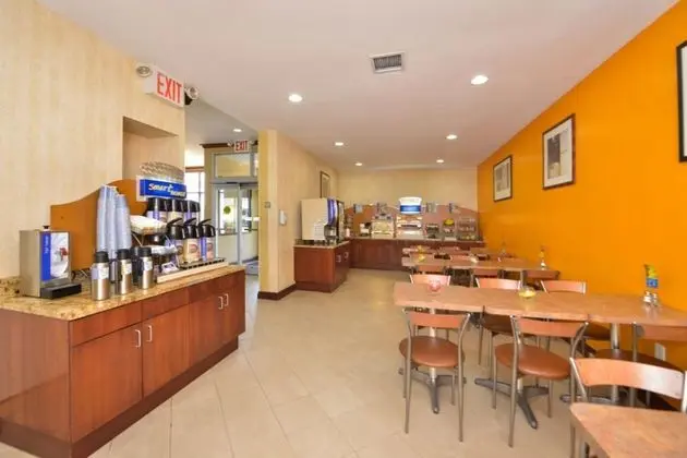 Holiday Inn Express LaGuardia