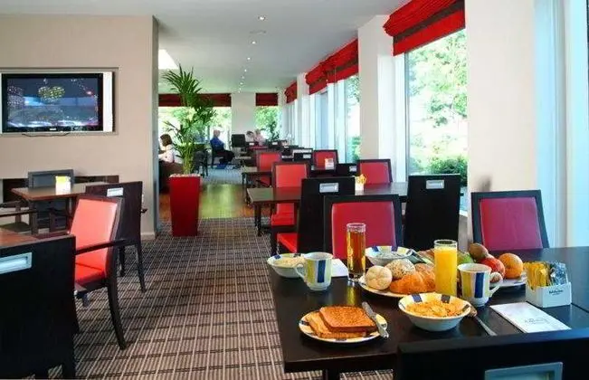 Holiday Inn Express Leeds City Centre - Yeme / İçme