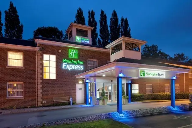 Holiday Inn Express Leeds East - Dış Mekan