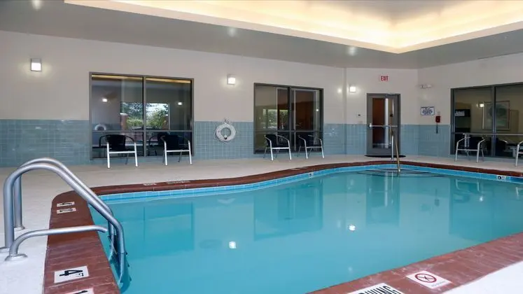 Holiday Inn Express Leland - Wilmington Area - Havuz