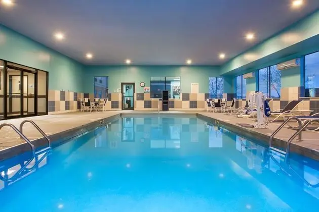 Holiday Inn Express Lexington-SW (Nicholasville) - Havuz