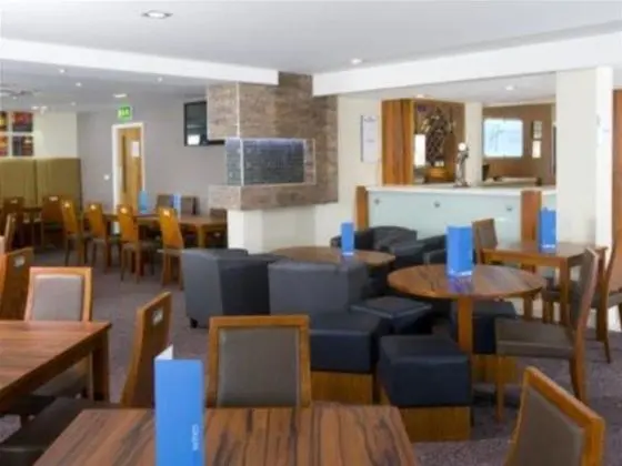Holiday Inn Express London Gatwick Crawley - Bar