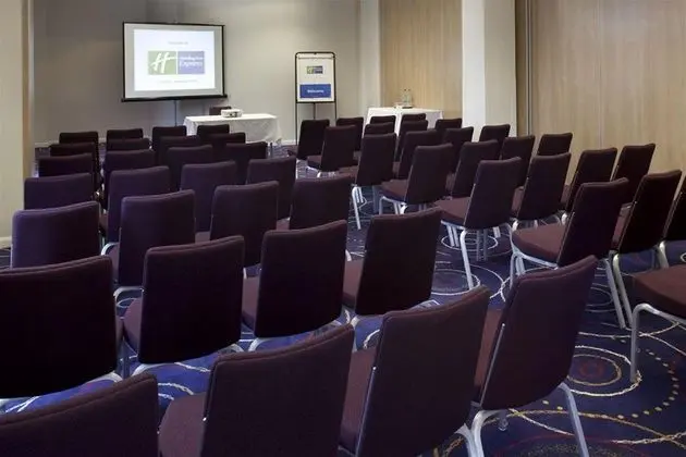 Holiday Inn Express London Newbury Park