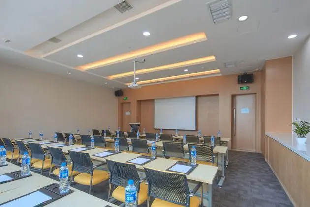 Holiday Inn Express Luoyang Yichuan - İş / Konferans