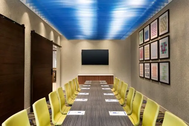 Holiday Inn Express Madisonville - İş / Konferans