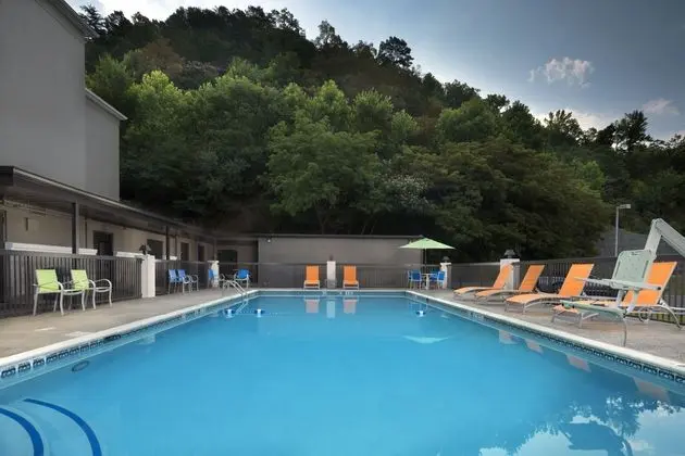 Holiday Inn Express Middlesboro - Havuz