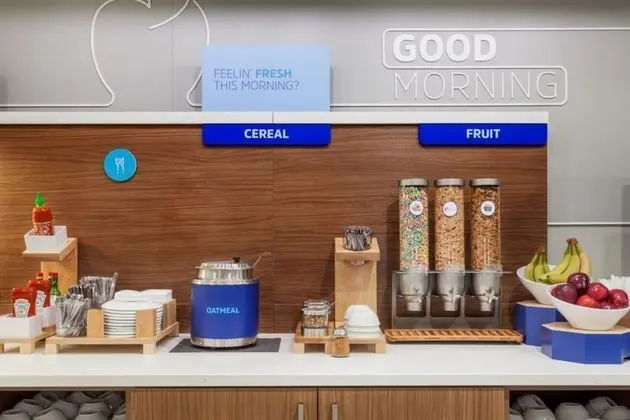 Holiday Inn Express Milwaukee West Allis, an IHG Hotel - Yerinde Yemek