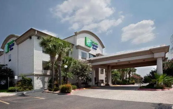 Holiday Inn Express Mission McMallen