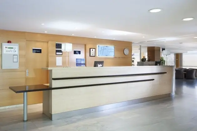 Holiday Inn Express Montmelo - Dış Mekan