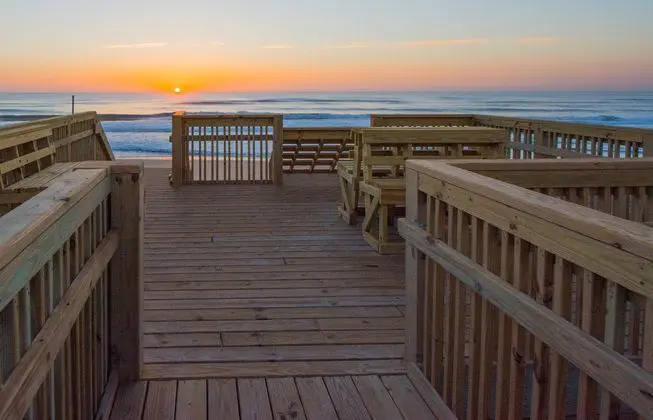 Holiday Inn Express Nags Head Oceanfront - Plaj