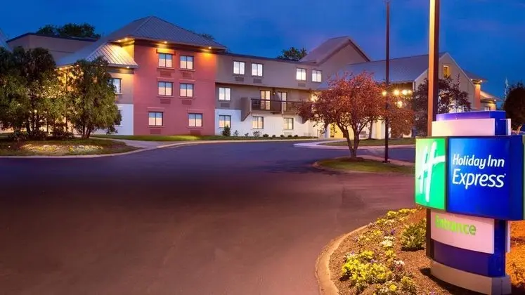 Holiday Inn Express Nashville Airport