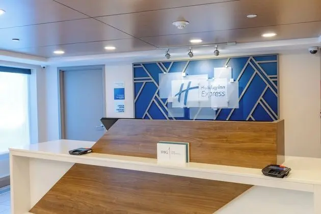 Holiday Inn Express Neptune - Dış Mekan