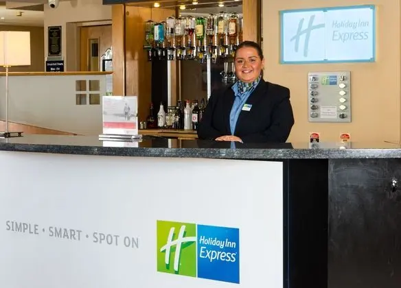 Holiday Inn Express Newcastle Metro Centre - Lobi
