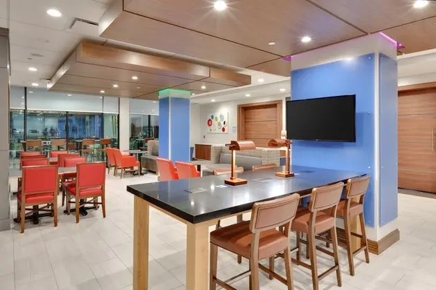 Holiday Inn Express Northlake - Lobi
