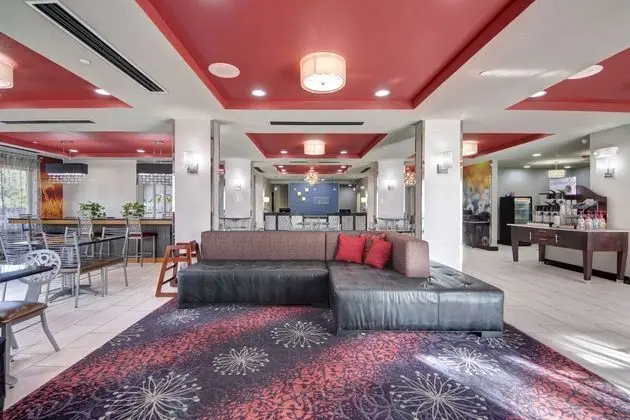 Holiday Inn Express Oklahoma City North - Dış Mekan