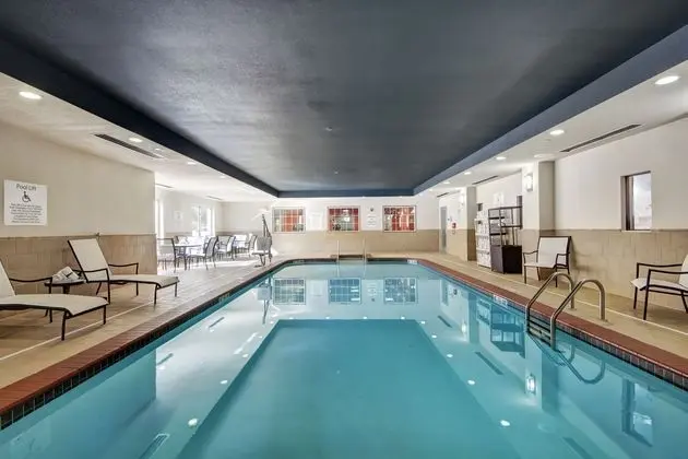 Holiday Inn Express Oklahoma City North - Havuz
