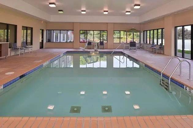 Holiday Inn Express Olean - Havuz