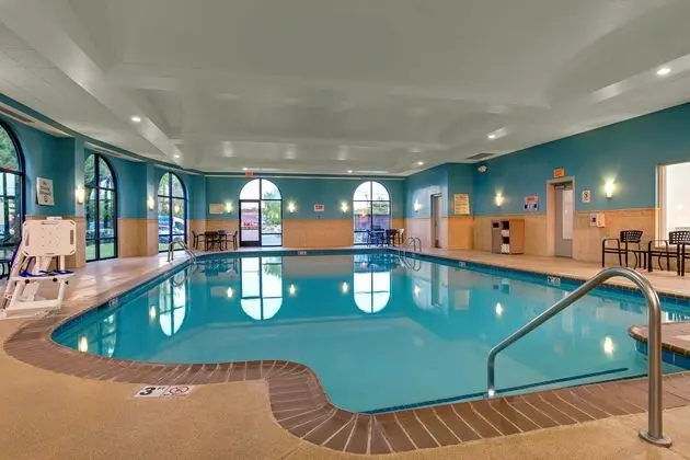 Holiday Inn Express Opryland Hotel - Havuz